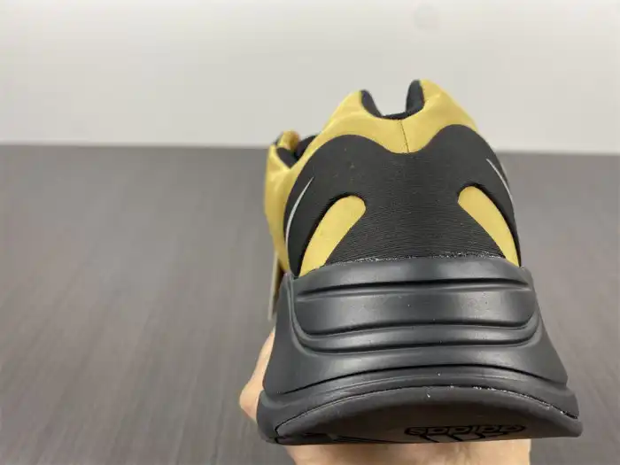 Bmlin shoes Yeezy Boost 700 MNVN 'Honey Flux' GZ0717 0129