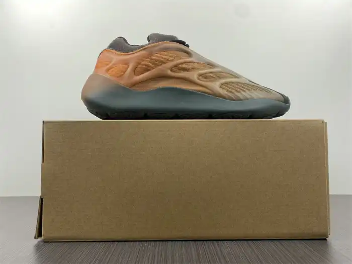 Bmlin Adidas Yeezy Boost 700 V3 Copfade GY4109 0129