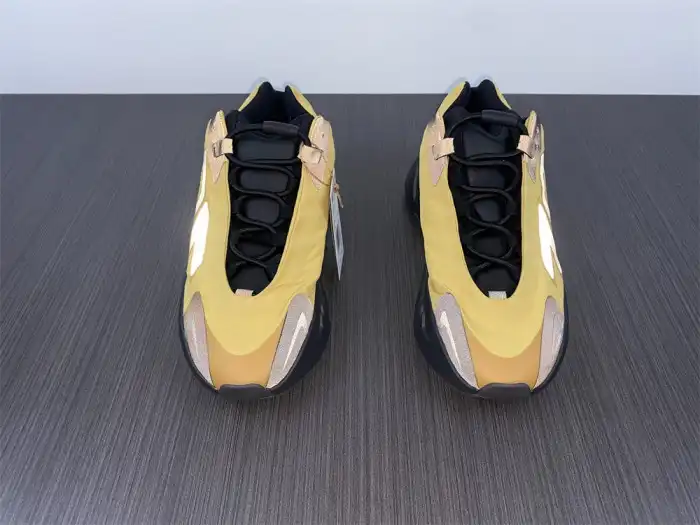 Bmlin shoes Yeezy Boost 700 MNVN 'Honey Flux' GZ0717 0129