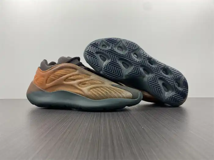 Bmlin Adidas Yeezy Boost 700 V3 Copfade GY4109 0129