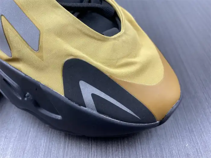 Bmlin shoes Yeezy Boost 700 MNVN 'Honey Flux' GZ0717 0129