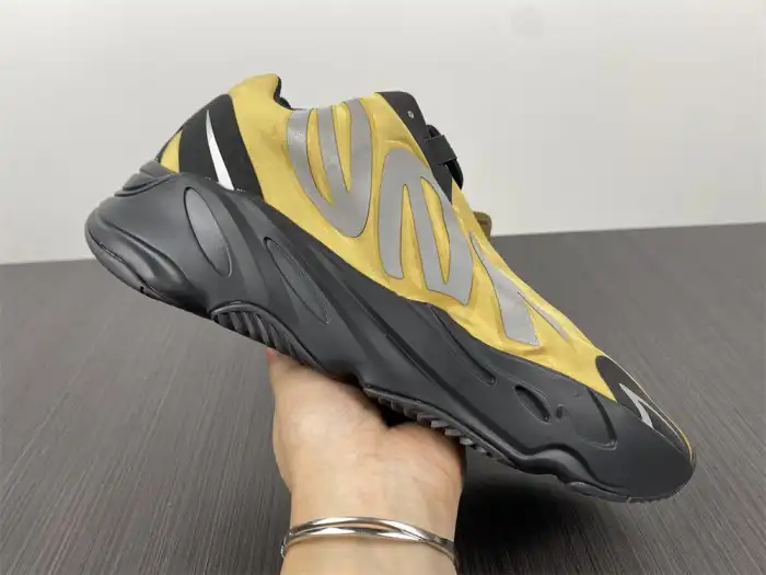 Bmlin shoes Yeezy Boost 700 MNVN 'Honey Flux' GZ0717 0129