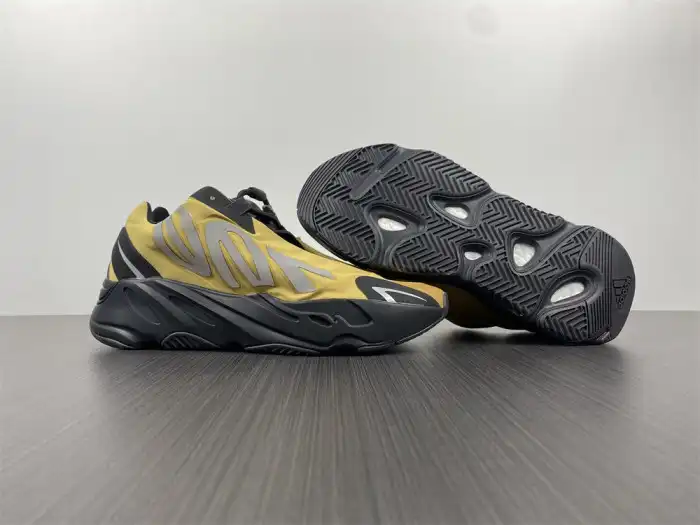 Bmlin shoes Yeezy Boost 700 MNVN 'Honey Flux' GZ0717 0129