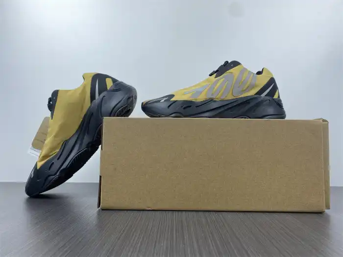 Bmlin shoes Yeezy Boost 700 MNVN 'Honey Flux' GZ0717 0129