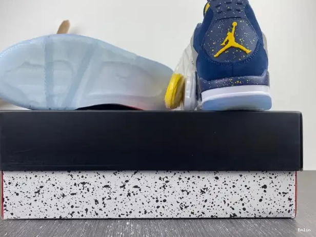 Boostmaster lin 4 Air (PE) Retro Jordan Michigan AJ4-1036660 0213