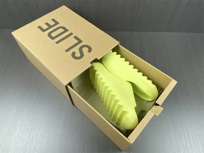 Bmlin shoes Adidas Yeezy Slide Green GX6138 0202