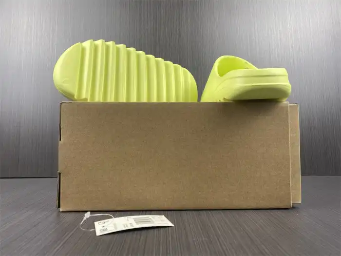 Bmlin shoes Adidas Yeezy Slide Green GX6138 0202