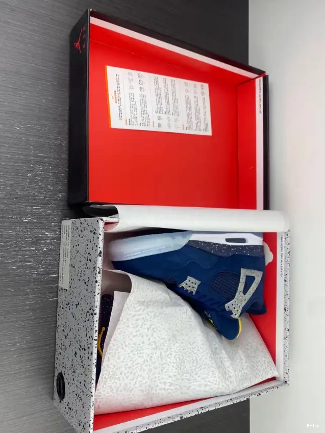 Boostmaster lin 4 Air (PE) Retro Jordan Michigan AJ4-1036660 0213